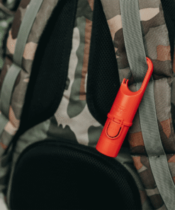 Nomad Face Bunker Red Mars sujeto a mochila táctica, protector solar outdoor para condiciones extremas.
