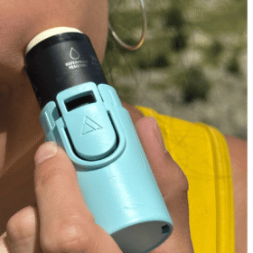 "Nomad Face Bunker Blue Arctic – aplicación directa del protector solar en el rostro, resistente al agua y sudor."