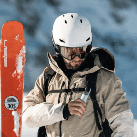 "Protector solar Nomad Face Blue Arctic – resistente a bajas temperaturas, ideal para deportes de invierno y nieve."