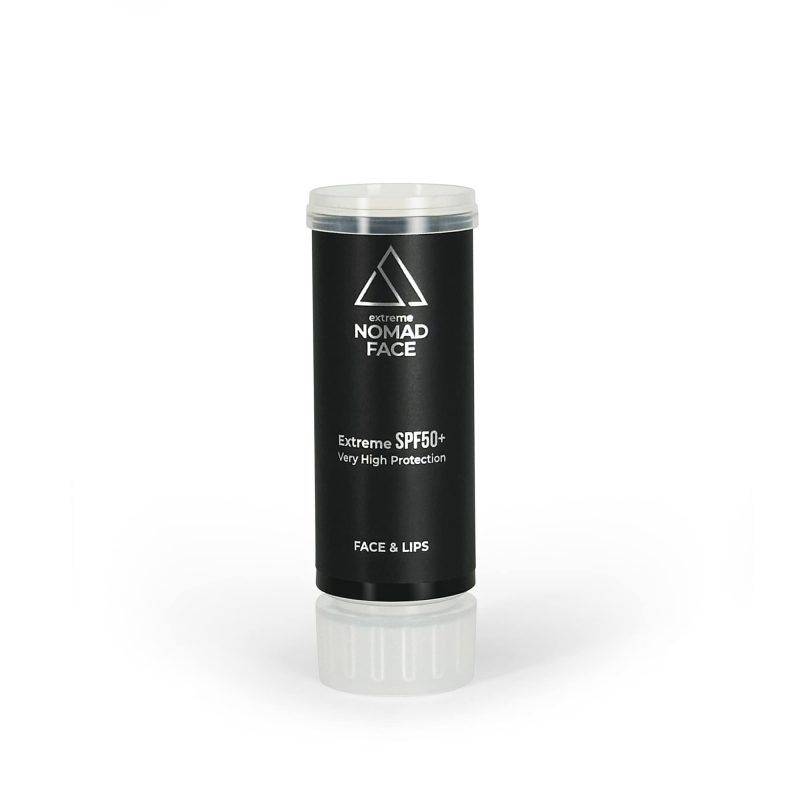 stick spf50+ mejor-proteccion-solar-facial Una barra de protector solar negra con la etiqueta "rostro nómada extremo" con spf50+ para rostro y labios, exhibida sobre un fondo blanco.