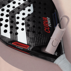 "Protector solar Nomad Face Pink Quartz – fórmula sin agua en cápsula rosa, ideal para pádel y tenis."