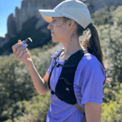 Aplicación rápida del protector solar Purple Amethyst de Nomad Face en solo 10 segundos.