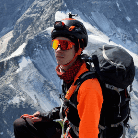 "Nomad Face Bunker Orange Tiger – protector solar outdoor SPF50+ diseñado para montañismo y deportes de altura."